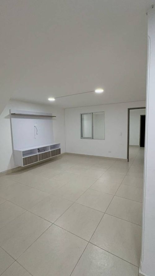 Casa en Arriendo en La Almeria, Medellín - Miniatura 2