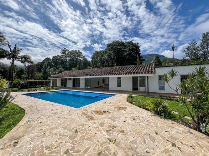 Finca en Arriendo en Loma del Escobero, Envigado - Imagen 1