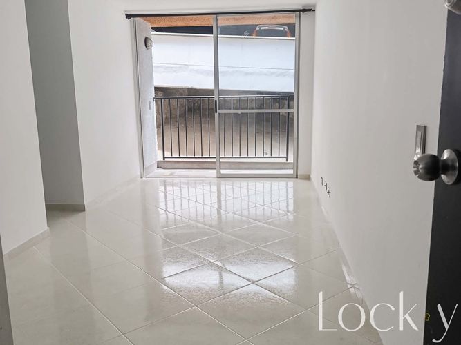 Apartamento en  Venta en Rodeo Alto, Medellín - Miniatura 3