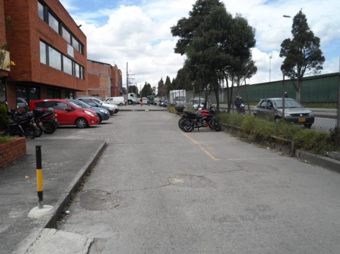 Edificio en Venta en Fontibon, Bogotá - Miniatura 2