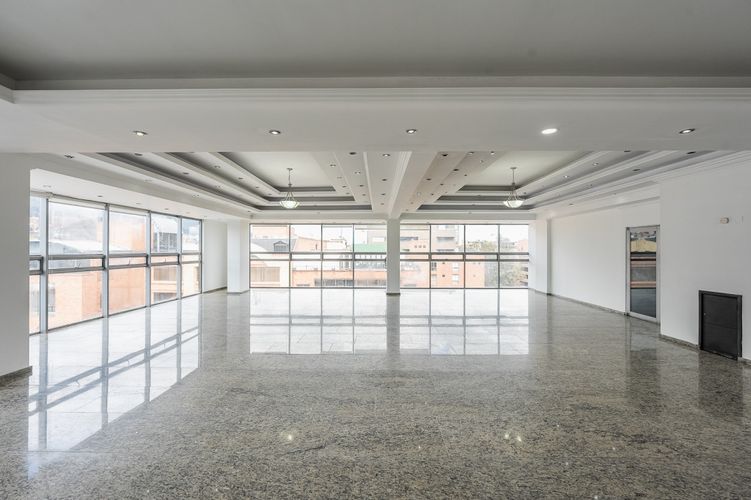 Edificio en arriendo en Chico norte, Bogotá - Miniatura 16