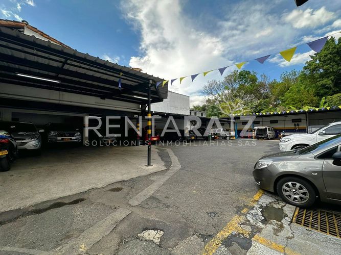 Parqueadero en Venta en Los colores, Medellín - Miniatura 2