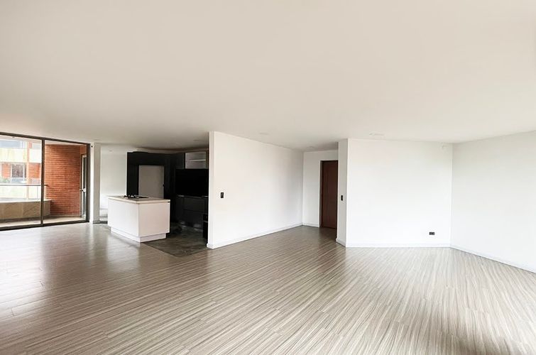 Apartamento en Venta en Santa Barbara, Bogotá - Miniatura 2