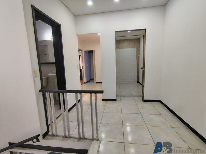 Casa en Arriendo en Laureles, Medellín - Miniatura 3