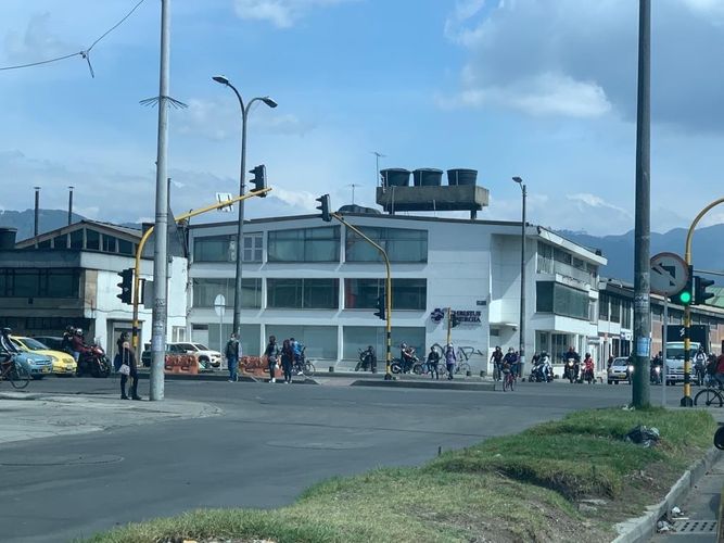 Edificio en  Arriendo en Montevideo, Bogotá - Imagen 1