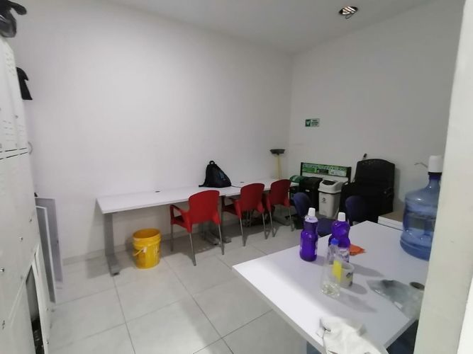 Local en arriendo en Bogotá - Miniatura 4
