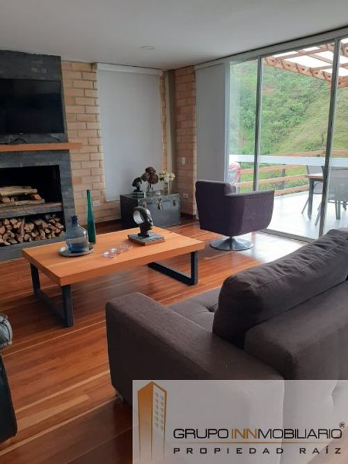 Casa en arriendo en Comuna 5, Medellín - Miniatura 4