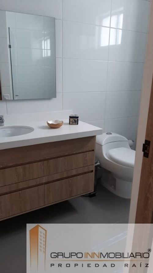Casa en arriendo en Comuna 5, Medellín - Miniatura 7