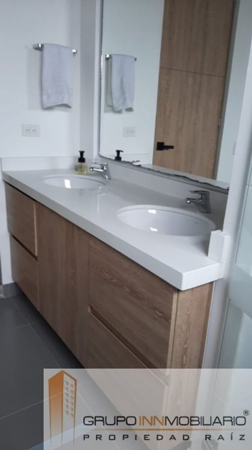 Casa en arriendo en Comuna 5, Medellín - Miniatura 16