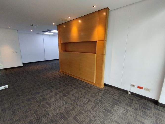 Oficina en Arriendo en El Poblado, Medellín - Miniatura 2