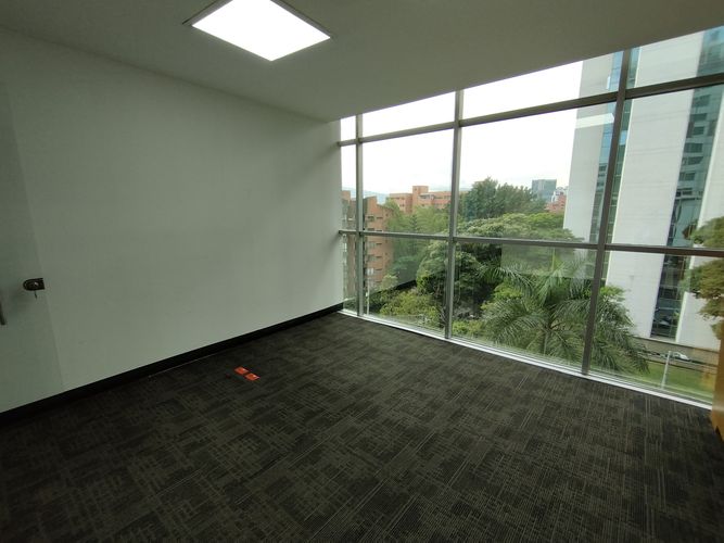 Oficina en Arriendo en El Poblado, Medellín - Miniatura 8