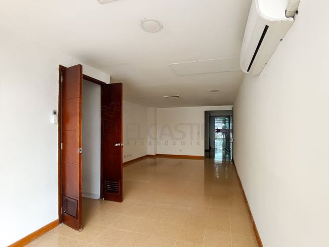 Oficina en arriendo en Laureles, Medellín - Miniatura 3