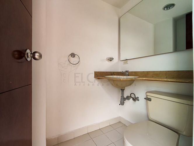 Oficina en arriendo en Laureles, Medellín - Miniatura 4