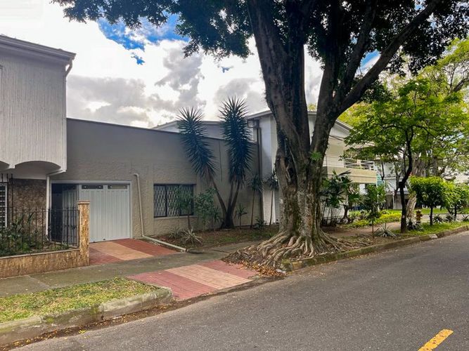 Casa en arriendo en Belen Alameda, Medellín - Miniatura 3