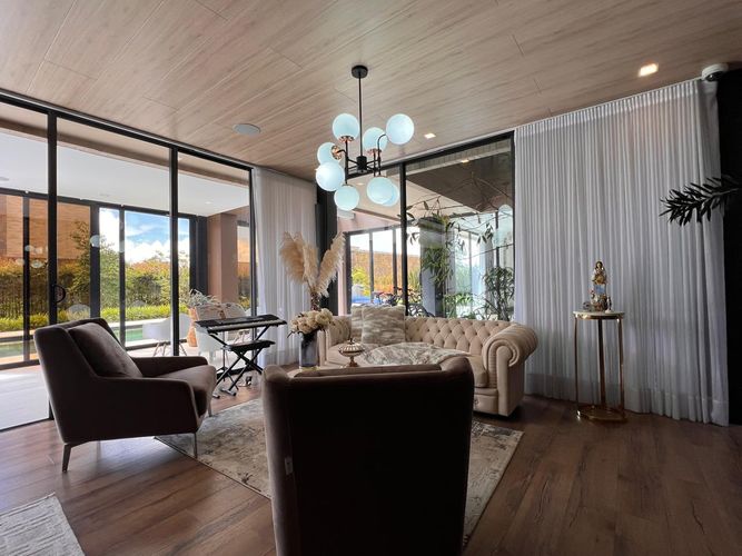 Casa en Arriendo en Envigado - Miniatura 2