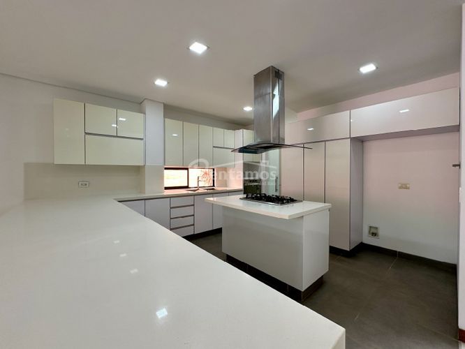 Casa en Arriendo en Loma del Chocho, Envigado - Miniatura 3