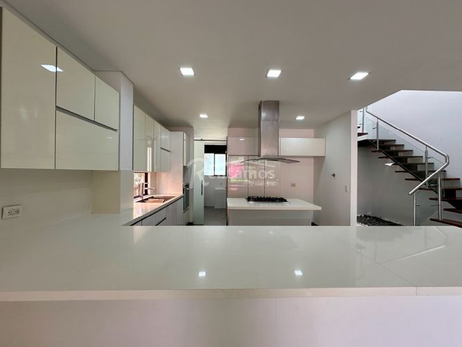 Casa en Arriendo en Loma del Chocho, Envigado - Miniatura 4