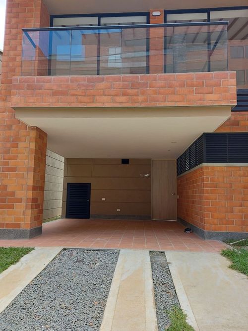 Casa en arriendo en Santa Elena, El Retiro - Miniatura 2