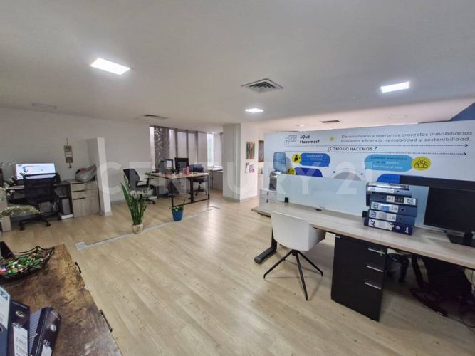 Oficina en venta en El Poblado, Medellín - Miniatura 2