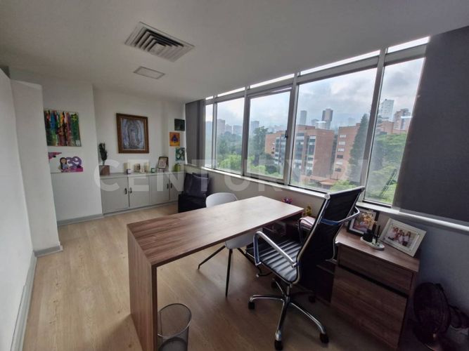 Oficina en venta en El Poblado, Medellín - Miniatura 3