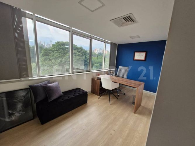 Oficina en venta en El Poblado, Medellín - Miniatura 4