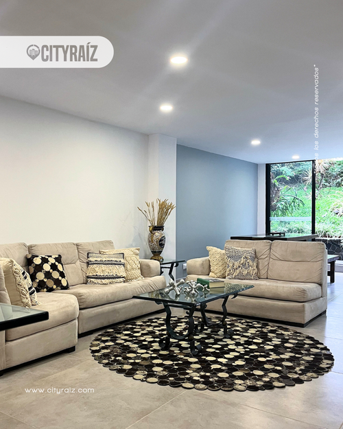 Casa en Arriendo en Milla de Oro, Medellín - Miniatura 3