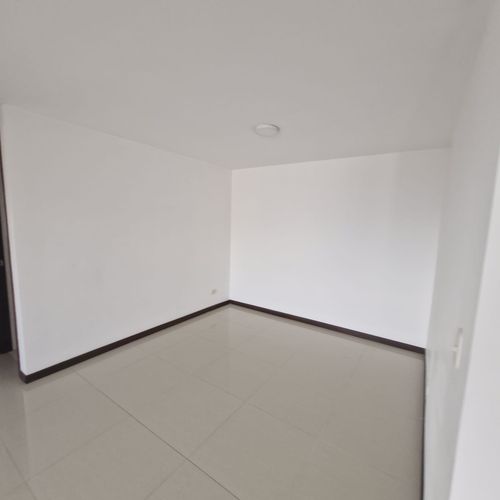 Apartamento en Arriendo en Loma De San Julian, Medellín - Miniatura 8