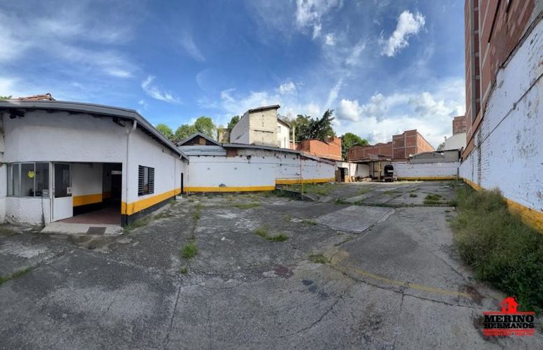 Parqueadero en Arriendo en Boston, Medellín - Miniatura 2
