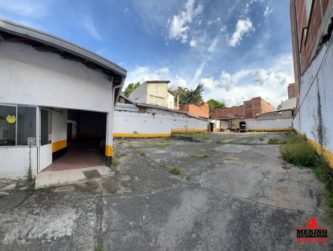 Parqueadero en Arriendo en Boston, Medellín - Miniatura 3