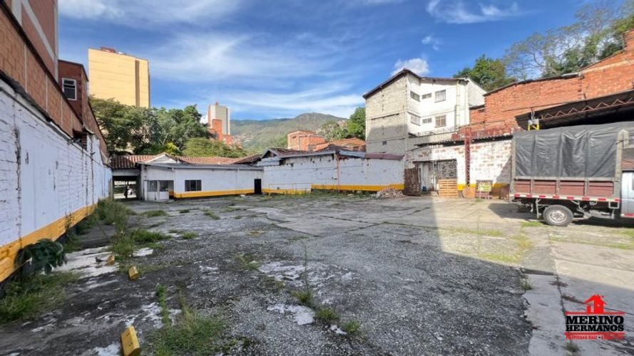 Parqueadero en Arriendo en Boston, Medellín - Miniatura 11