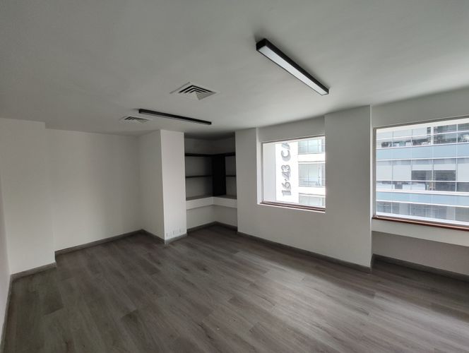 Oficina en Arriendo en El Poblado, Medellín - Miniatura 4