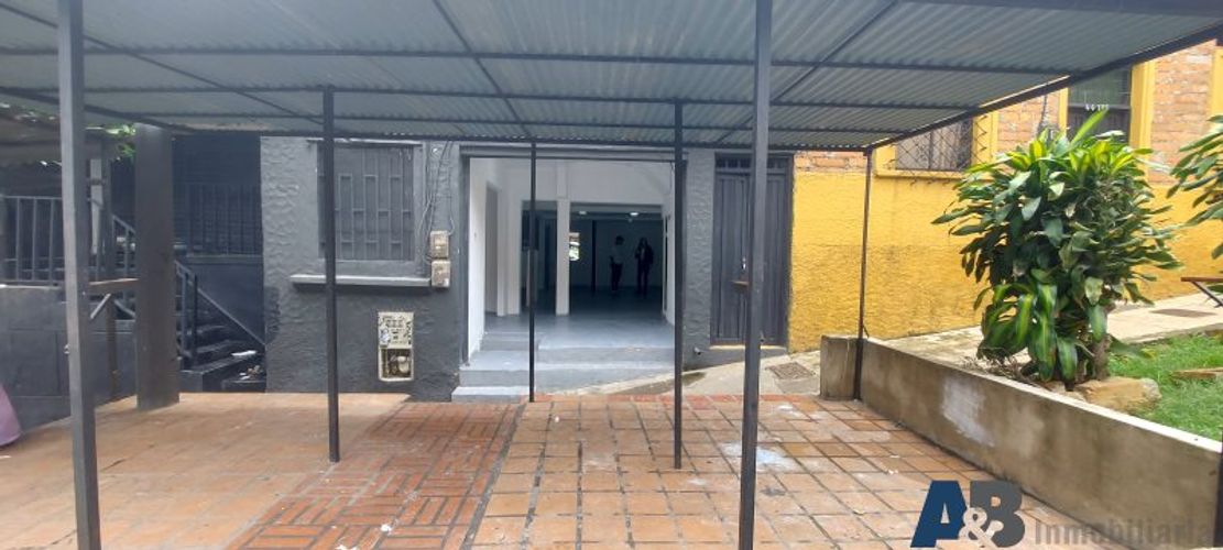 Local en arriendo en Manrique, Medellín - Imagen 1