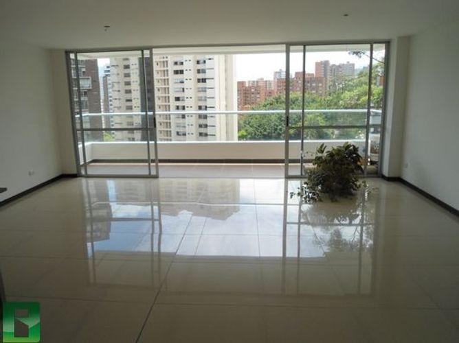 Apartamento en Arriendo en Los Balsos, Medellín - Miniatura 3