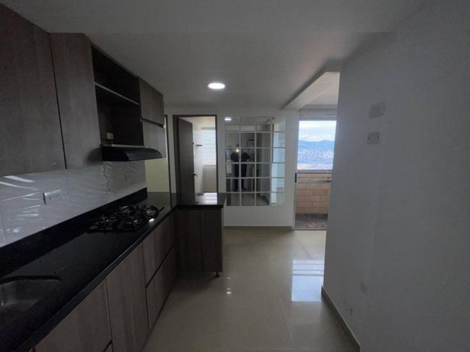 Apartamento en Arriendo en Pajarito, Medellín - Miniatura 2