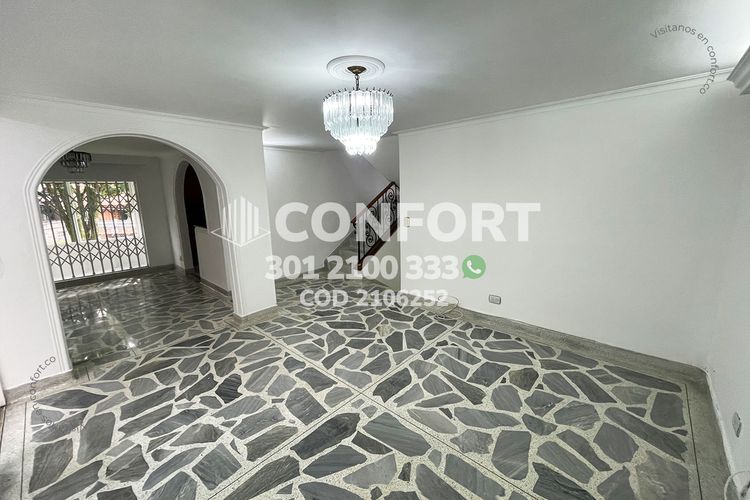 Casa en Arriendo en Loma del Escobero, Envigado - Miniatura 4