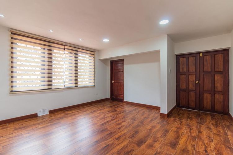 Oficina en arriendo en Quinta camacho, Bogotá - Miniatura 4