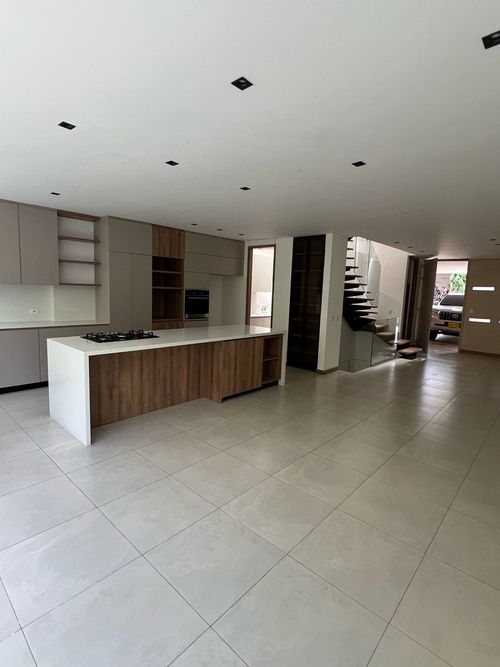 Casa en Arriendo en Envigado - Miniatura 2