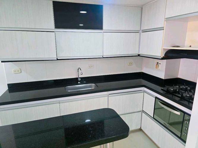 Apartamento en Arriendo en Rodeo Alto, Medellín - Miniatura 2