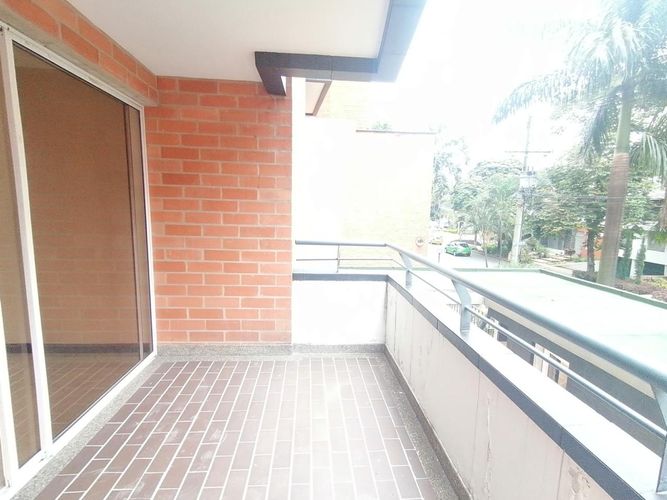 Apartamento en Arriendo en Laureles, Medellín - Miniatura 2
