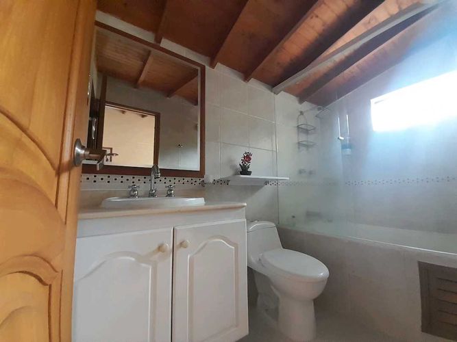 Casa en Arriendo en Loma del Escobero, Envigado - Miniatura 23