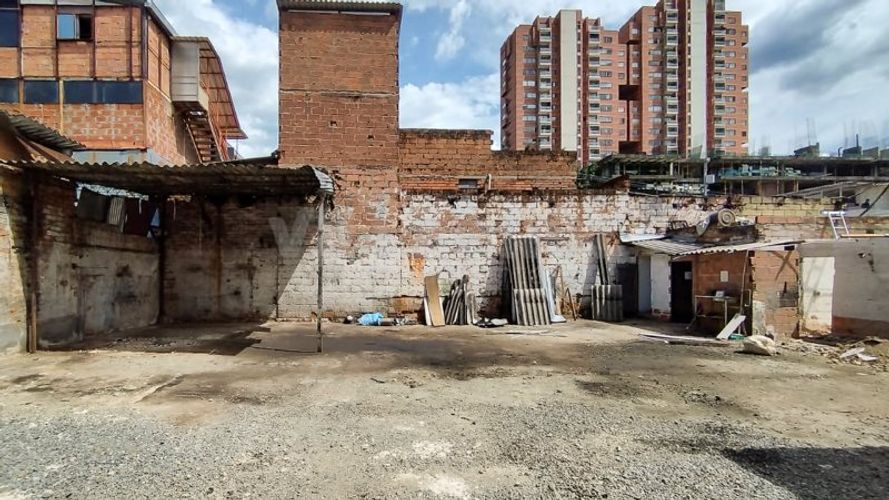 Parqueadero en Arriendo en Naranjal, Medellín - Miniatura 2