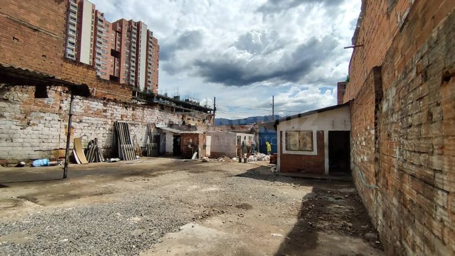 Parqueadero en Arriendo en Naranjal, Medellín - Miniatura 3