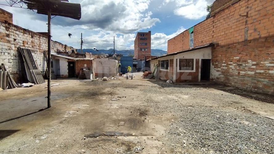 Parqueadero en Arriendo en Naranjal, Medellín - Miniatura 4