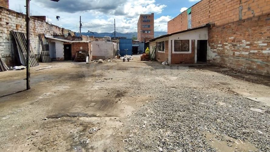 Parqueadero en Arriendo en Naranjal, Medellín - Miniatura 9