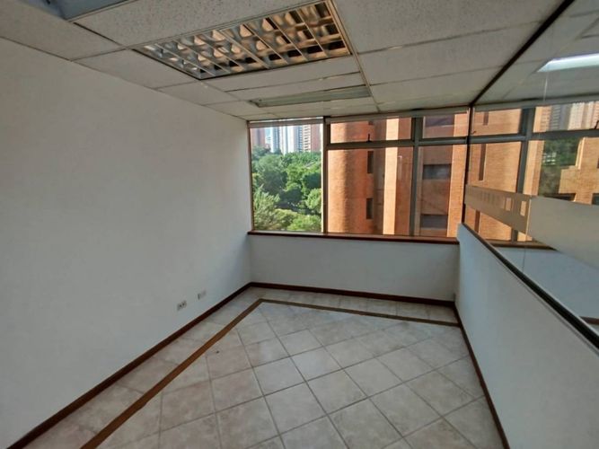 Oficina en Arriendo en Milla de Oro, Medellín - Miniatura 2