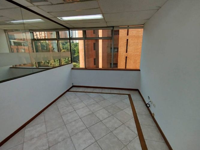 Oficina en Arriendo en Milla de Oro, Medellín - Miniatura 3