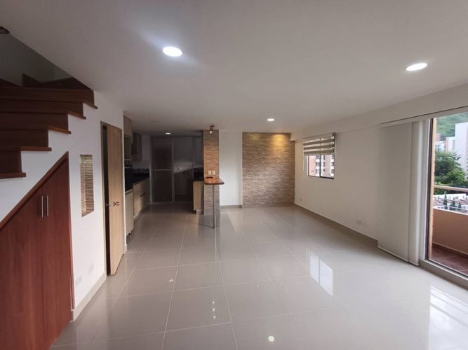 Apartamento en Arriendo en Loma de los bernal, Medellín - Imagen 1