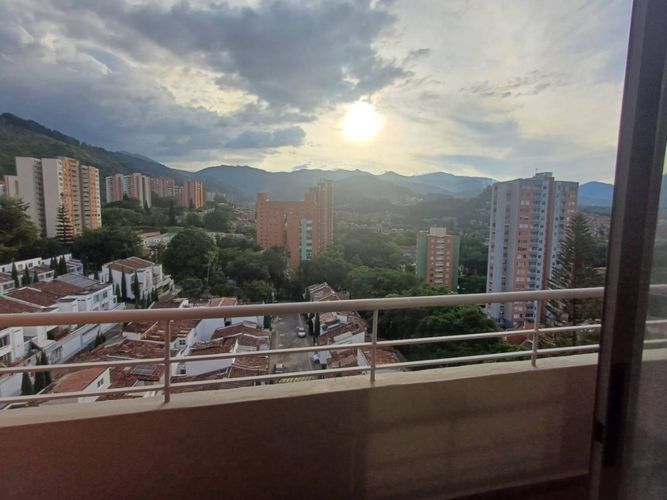 Apartamento en Arriendo en Loma de los bernal, Medellín - Miniatura 2