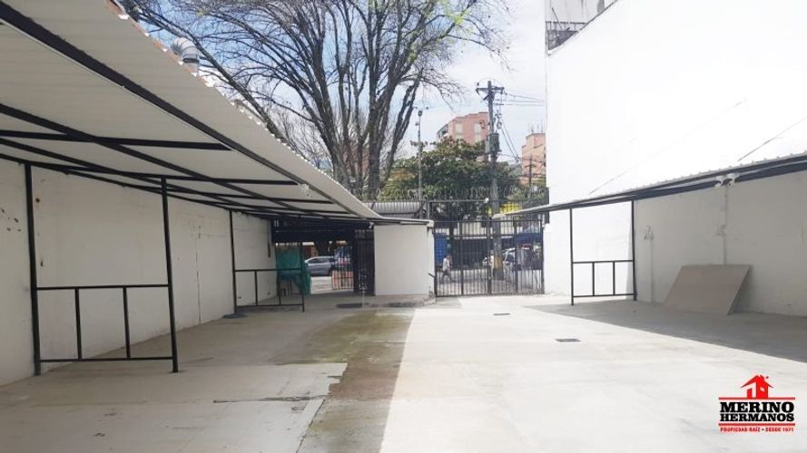 Parqueadero en Arriendo en Laureles, Medellín - Miniatura 4
