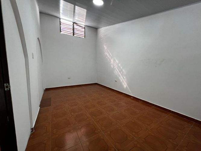 Local en Arriendo en Urbanizacion colseguros, Cali - Miniatura 4